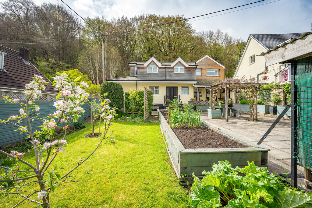 Front Elevation and Garden- click for photo gallery